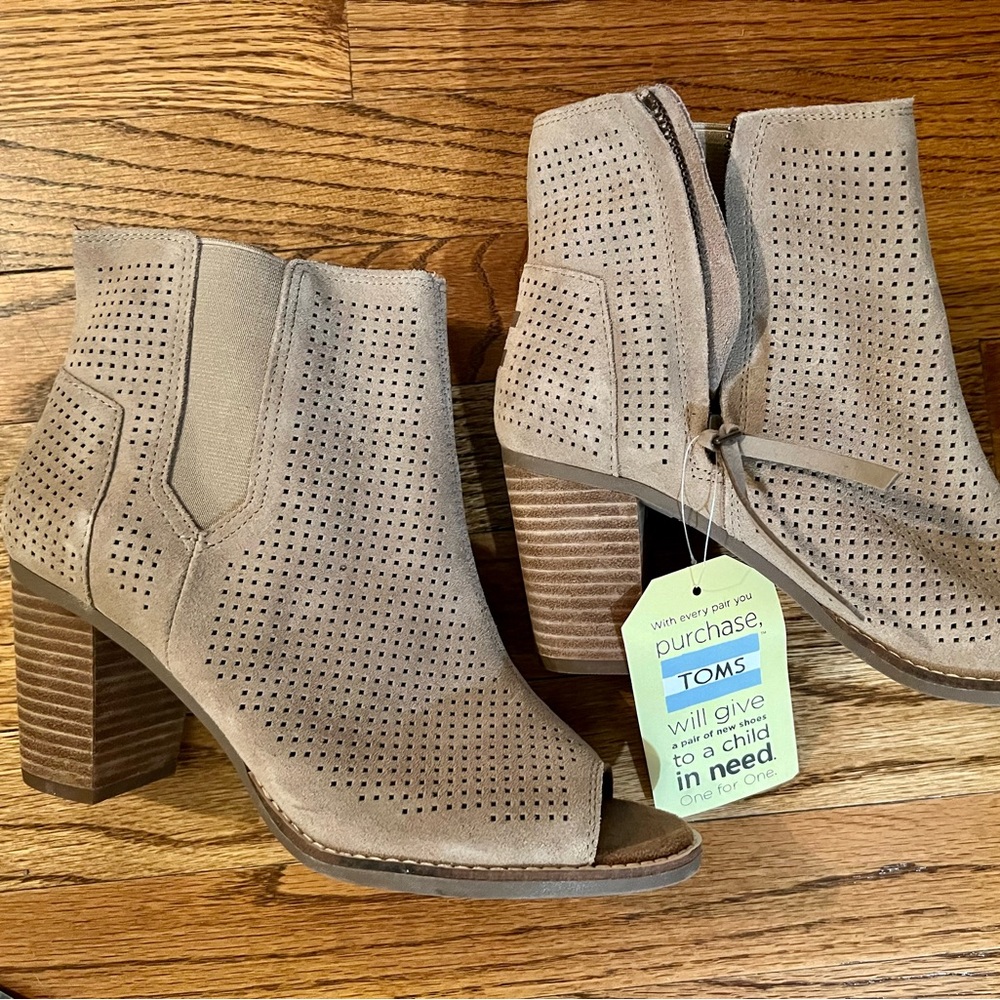 Toms NWT Majorca Peep Toe Ankle Heel